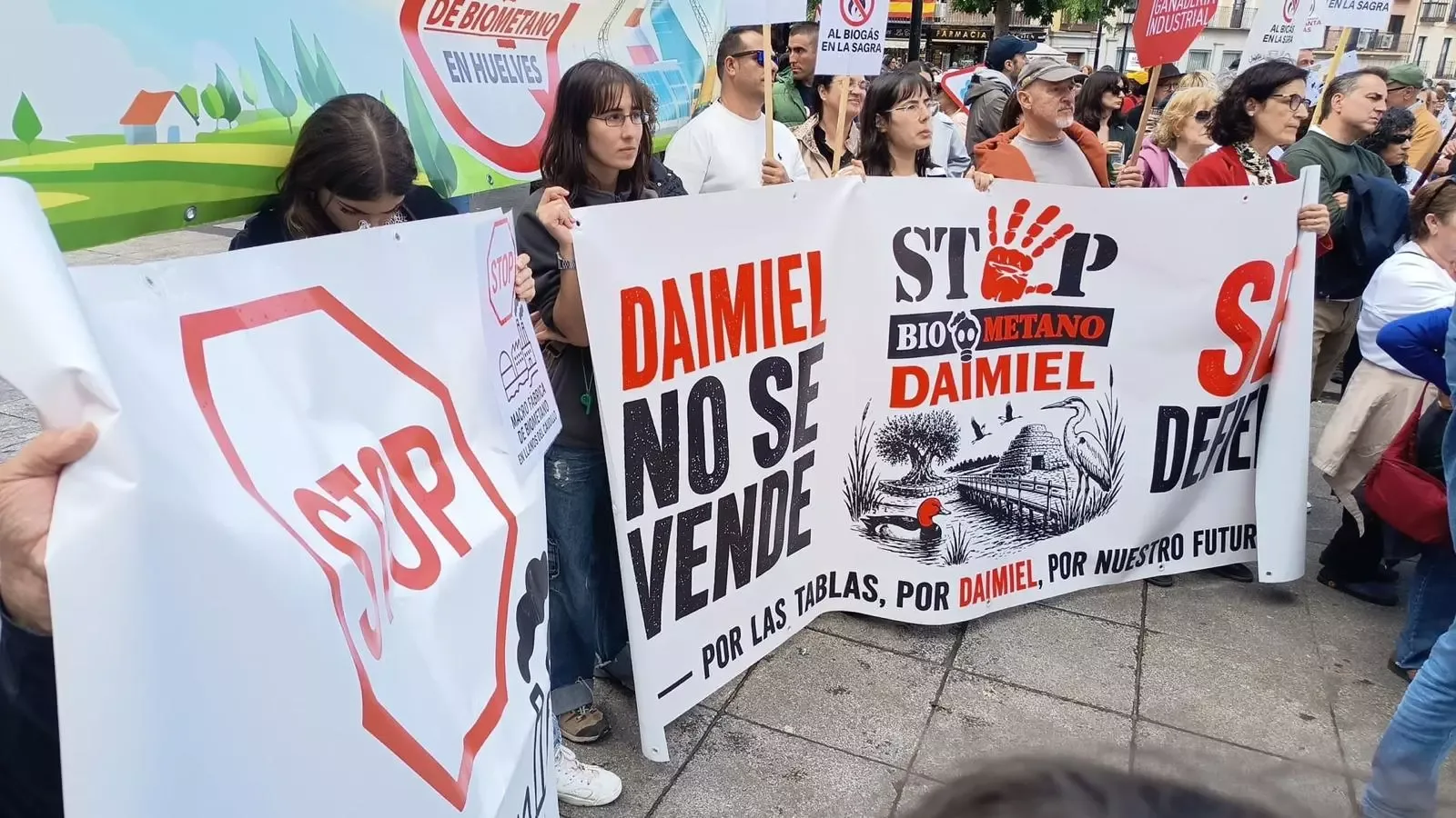 Vecinos de Castilla-La Mancha protestan contra la instalación masiva de macroplantas de biogás
