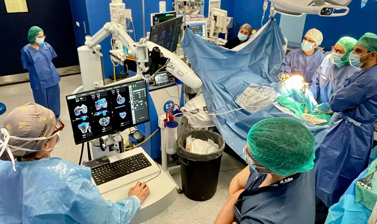 Crecen médicos en España pero las cirugías se mantienen con largas listas de espera