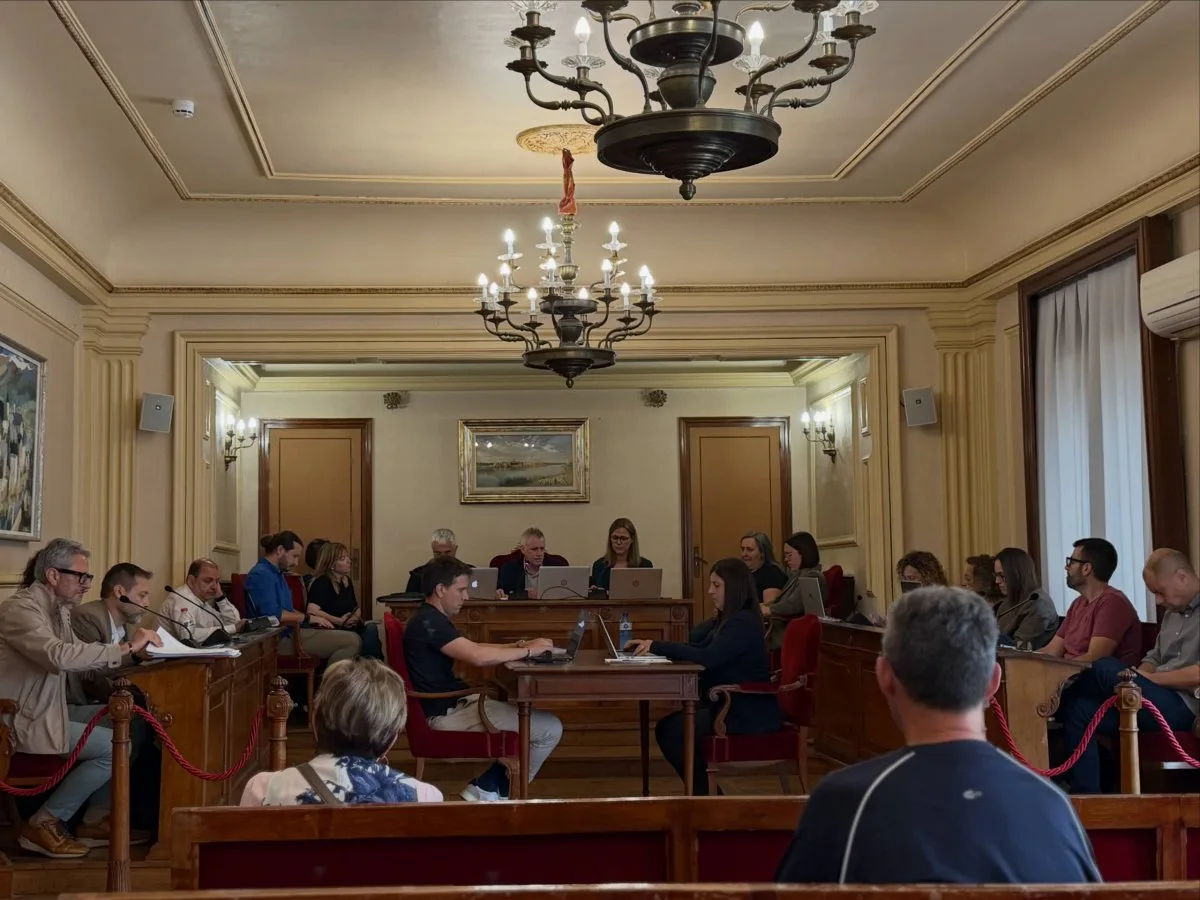 El Ayuntamiento de Amposta aprueba nuevo acuerdo laboral y modifica presupuesto para obras públicas