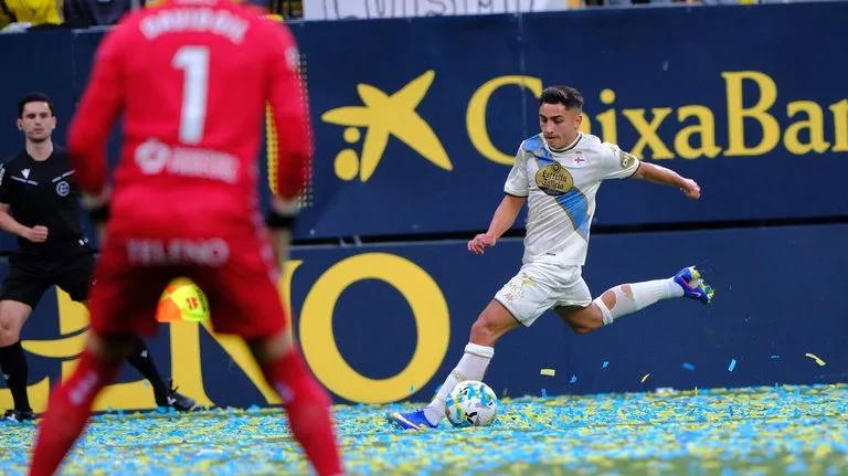 La segunda unidad del Deportivo domina y gana en Cádiz para volver a zona de ascenso directo