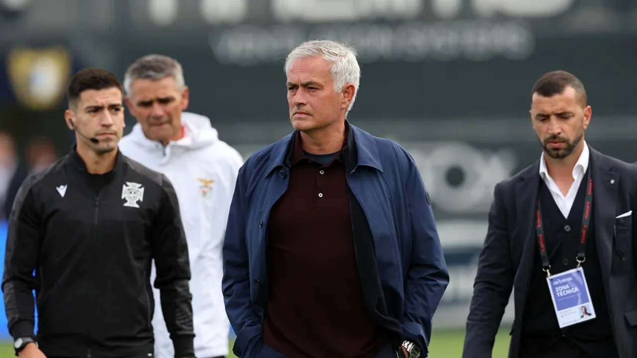 Mourinho espera hasta el lunes para revelar su decisión sobre el futuro en el Benfica