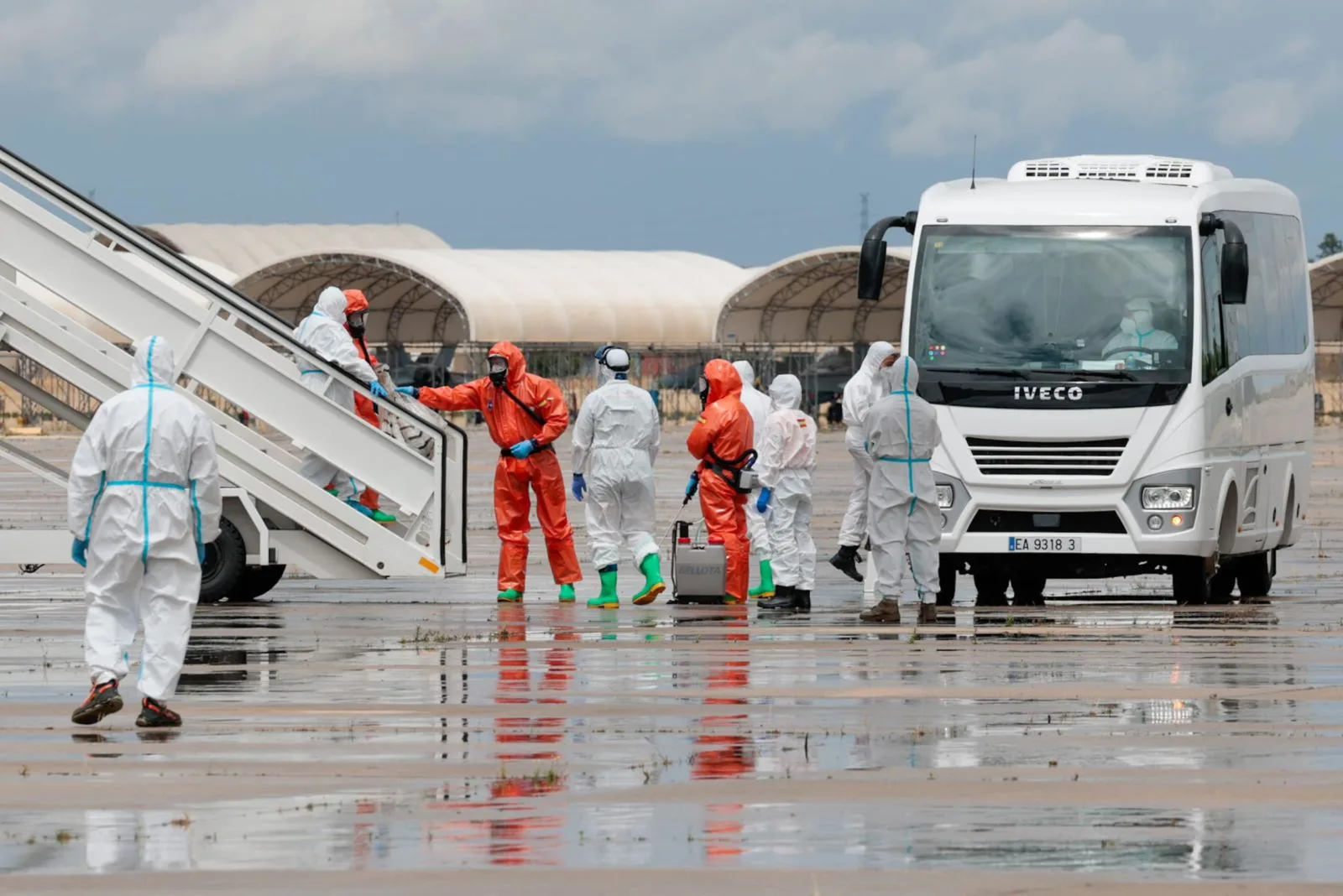 Pasajeros evacuados por hantavirus inician cuarentena en Madrid sin riesgo de pandemia
