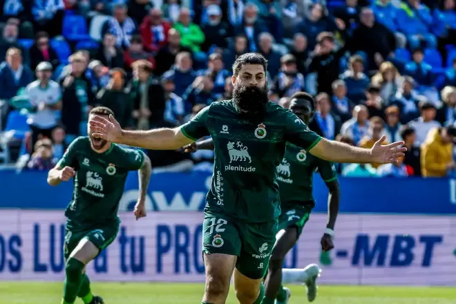 Racing lidera la Liga Hypermotion tras la jornada 39 y AD Ceuta mantiene su puesto