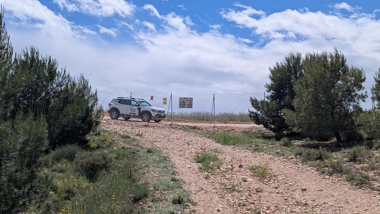 Seguridad privada de Microsoft interrumpe y fotografía evento informativo en Torrero sobre centros de datos
