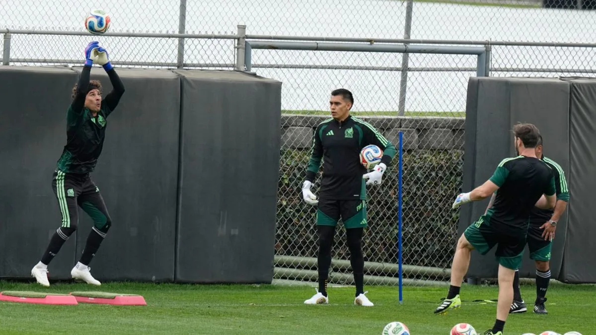 Alexis Vega respalda posible titularidad de Guillermo Ochoa frente a Chequia en Mundial 2026