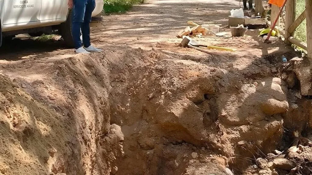 Concluye la reparación de la tubería en la Fuente de Martín Alhaja y avanza el restablecimiento del agua