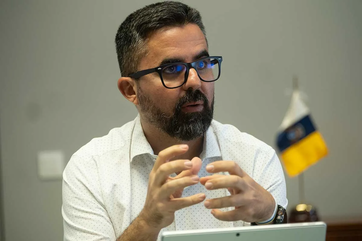 Canarias impulsa una estrategia para enfrentar la presión demográfica y mejorar el acceso a servicios