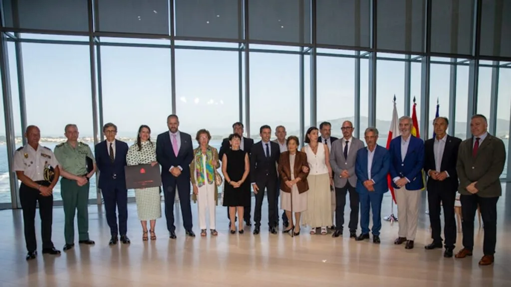 Cantabria rinde homenaje a dos expresidentes con la Gran Cruz de la Orden de Carlos III