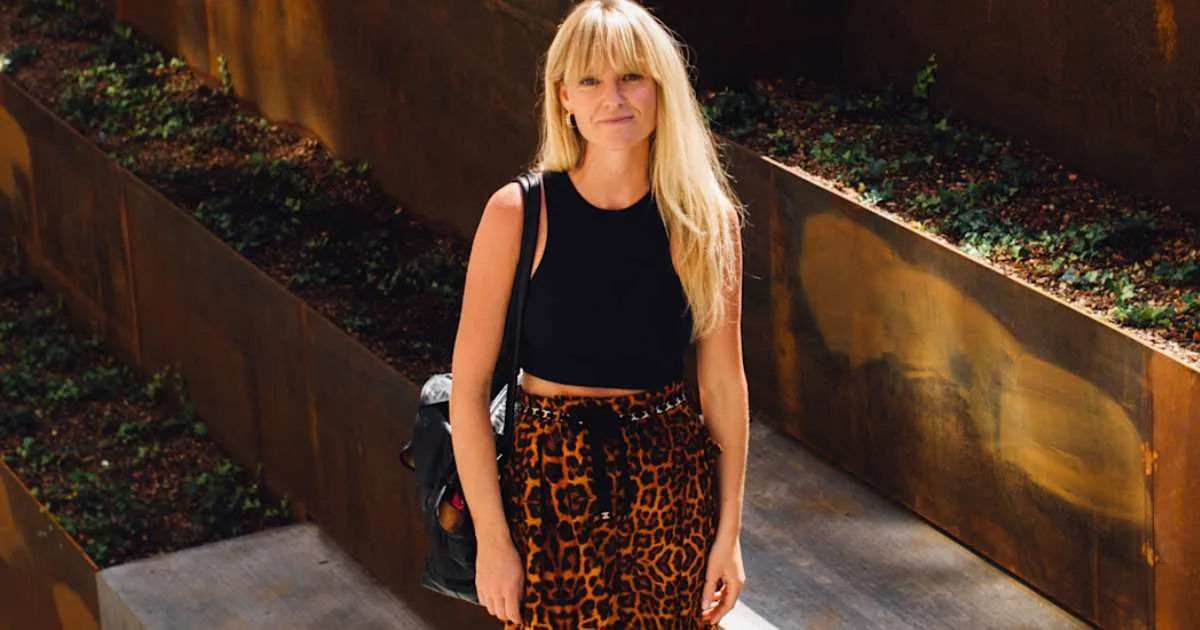 Cómo combinar pantalones de leopardo con estilo: 10 ideas que nunca fallan