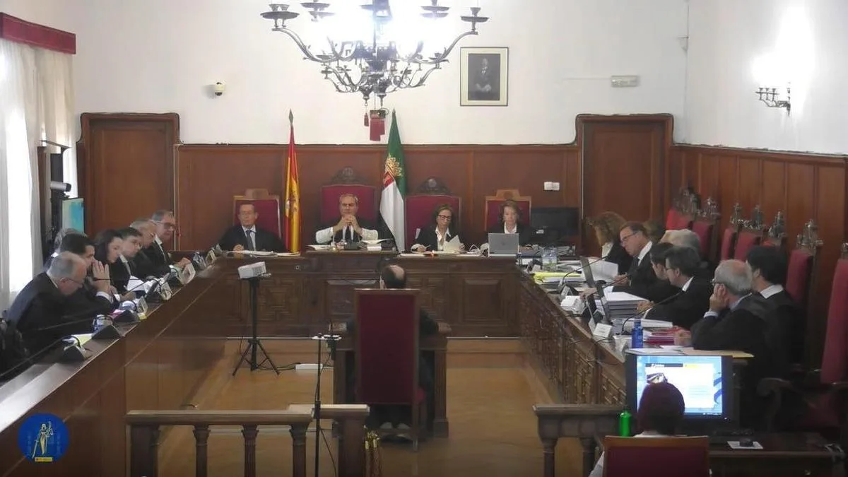 Declaran testigos en juicio por presunto enchufe del hermano del presidente en Badajoz