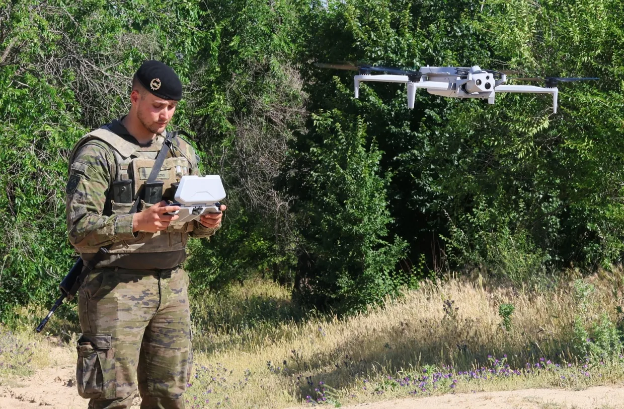 El Ejército de Tierra incorpora microdrones Skydio X10D para misiones de vigilancia y reconocimiento