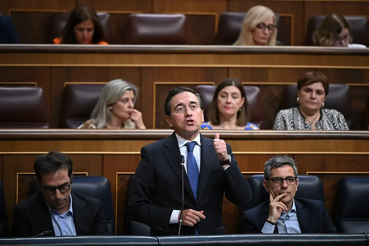 Familias de diplomáticos denuncian falta de cobertura sanitaria en el exterior tras jubilación