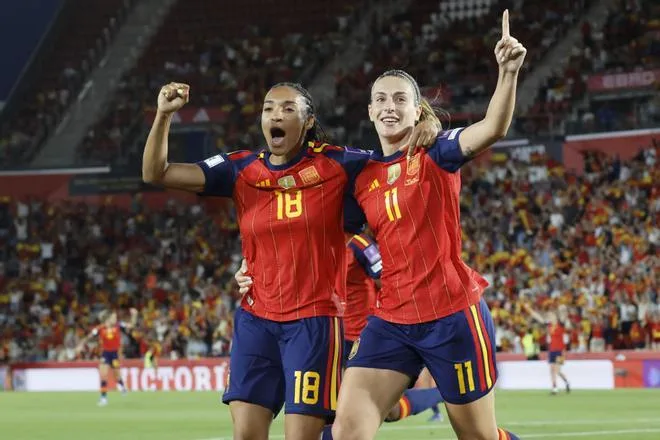 Imágenes destacadas del partido España-Inglaterra en la clasificación al Mundial femenino