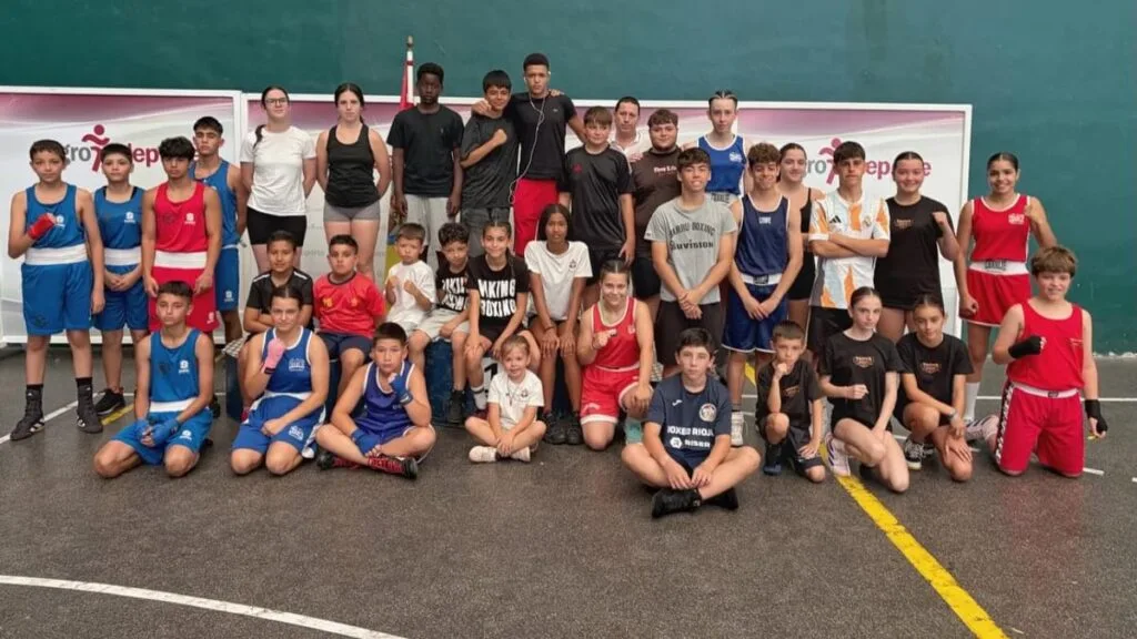 Jóvenes talentos del boxeo compitieron en jornada organizada en Las Gaunas
