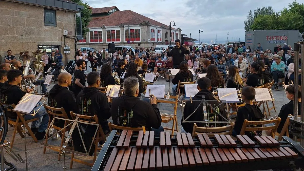 La Banda Belas Artes impulsa la vida musical de Cangas con su ciclo de conciertos de verano