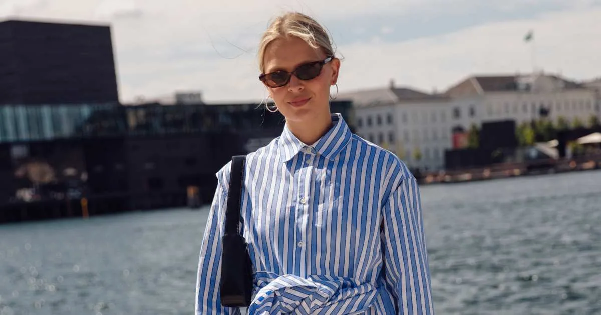 La camisa de rayas se reinventa para el verano con un toque mediterráneo y colorido