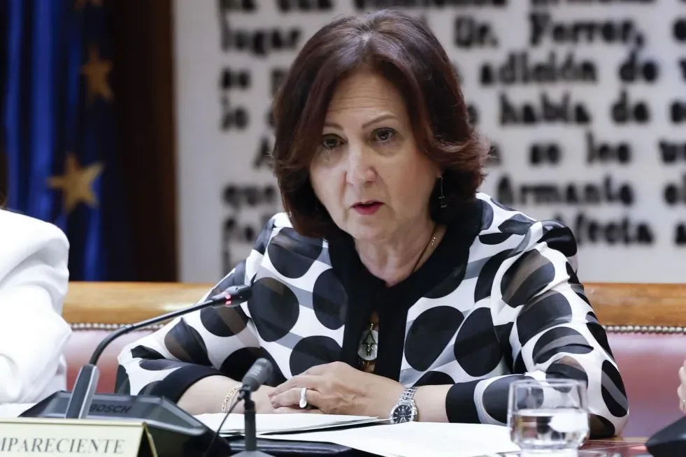 La fiscal general recuerda que el Parlamento no controla las decisiones internas del Ministerio Público