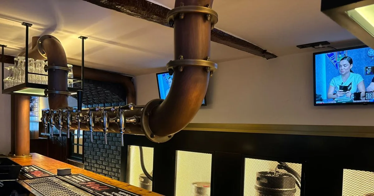 Mulligan: el nuevo bar deportivo en A Coruña inspirado en los pubs británicos