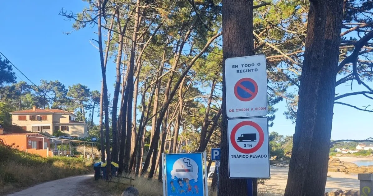 O Grove prohibe estacionar autocaravanas en playas y limita horarios para evitar pernoctaciones