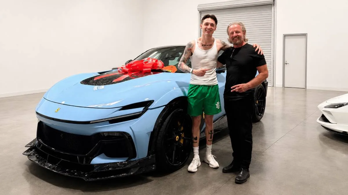 Peso Pluma celebra su cumpleaños con un exclusivo Ferrari Purosangue tras ruptura con Kenia Os