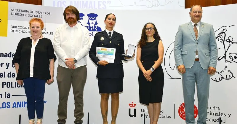 Reconocen la labor de la Policía Local de Almería en la protección de animales