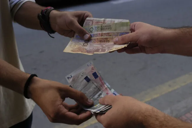 Remesas de emigrantes marroquíes crecen y superan los 3.700 millones de euros en 2026
