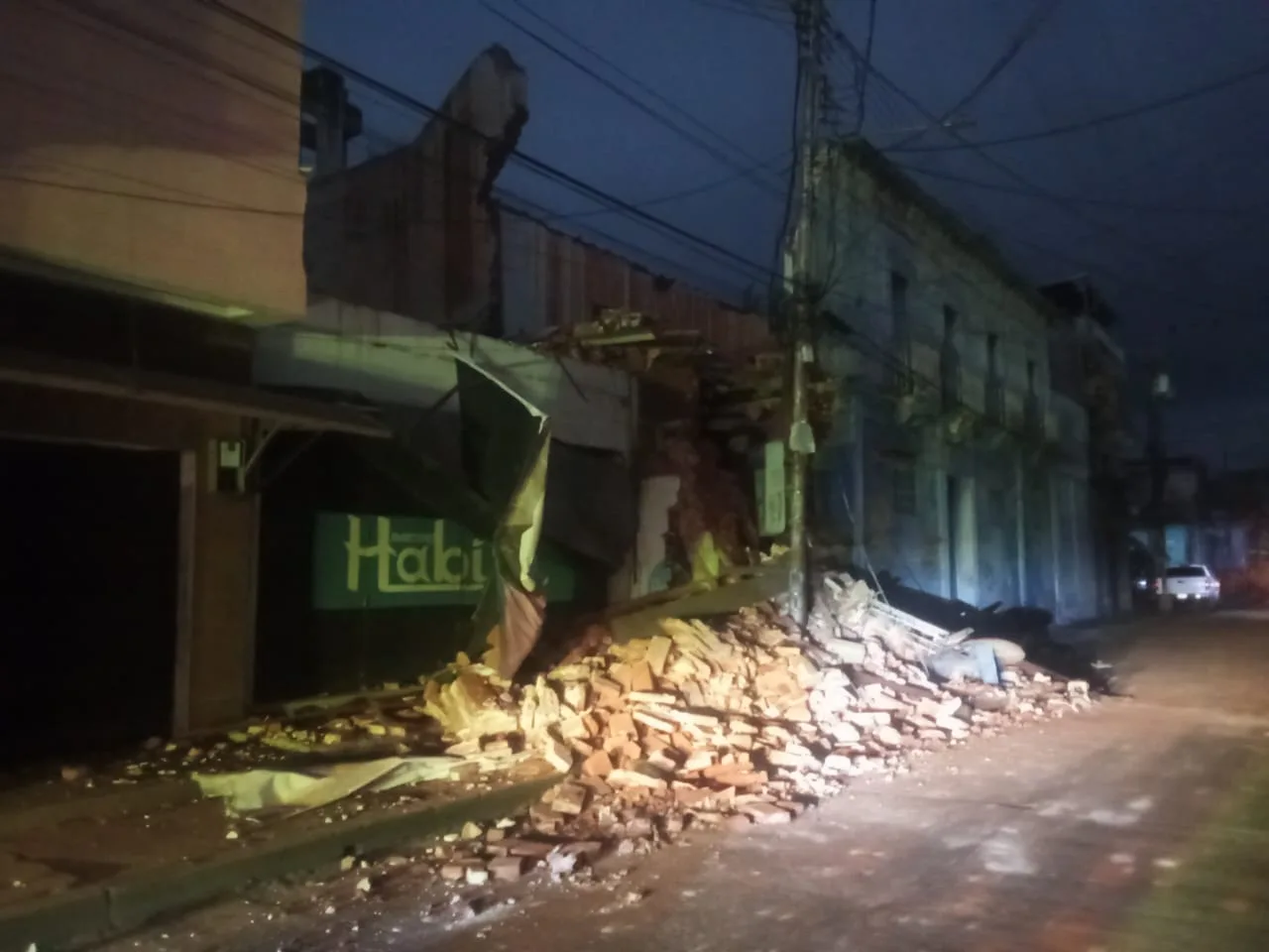 Sismos en Puerto Cabello dejan heridos, desalojos y daños en edificios históricos