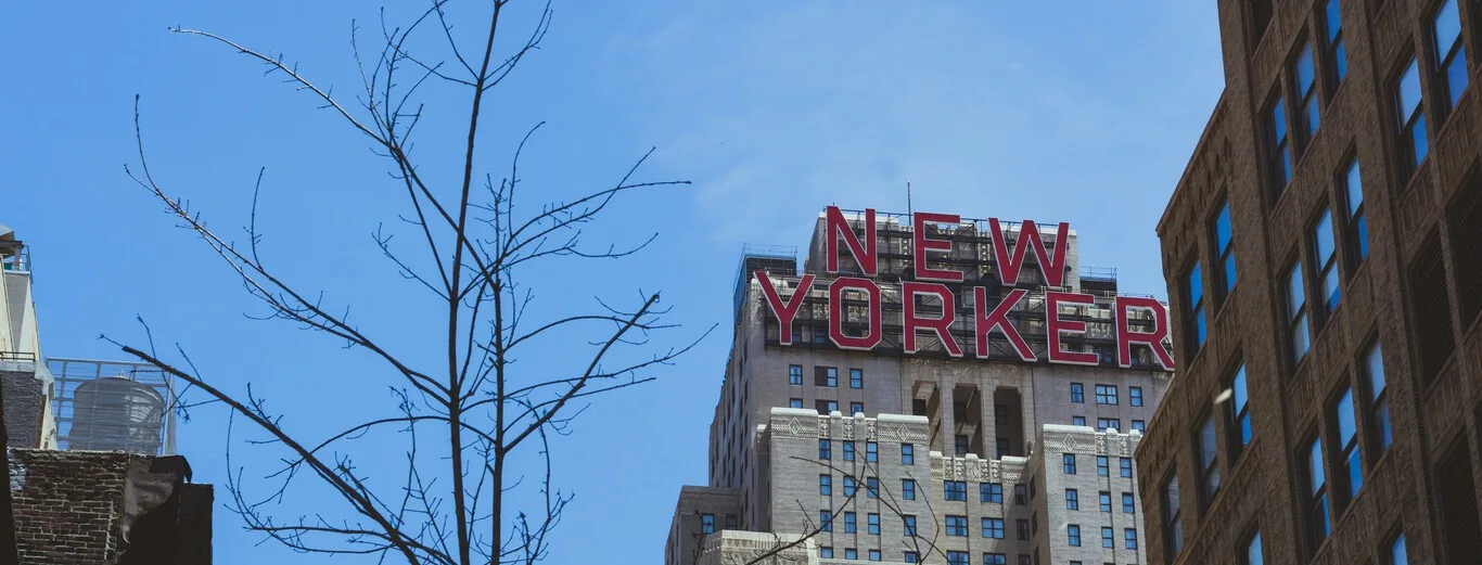 Un hombre se apodera legalmente del New Yorker Hotel tras pagar solo la primera noche