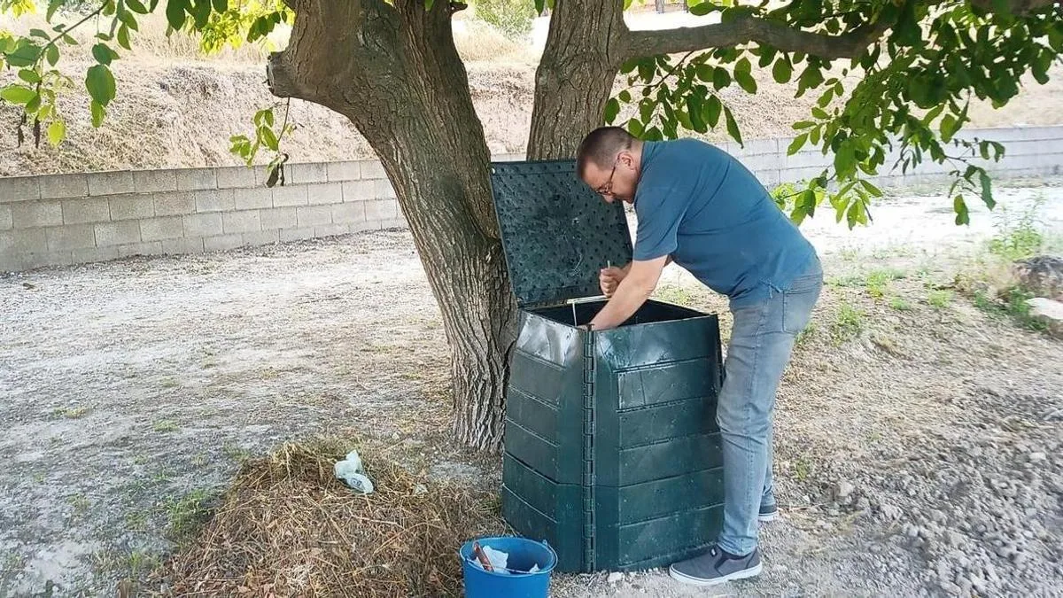 Cincuenta nuevas familias en Ontinyent reducen 20 toneladas de residuos con compostaje doméstico