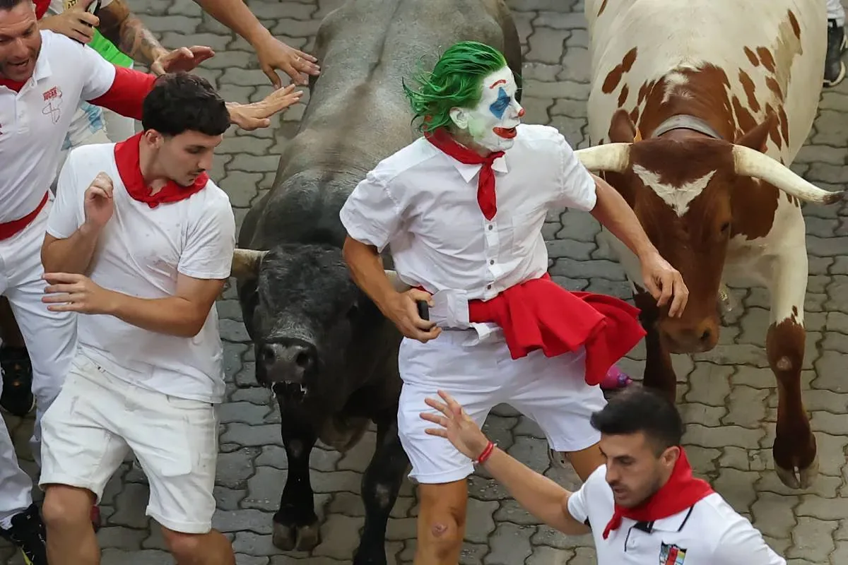 El corredor disfrazado del “Joker” genera polémica y sanciones en los Sanfermines 2026