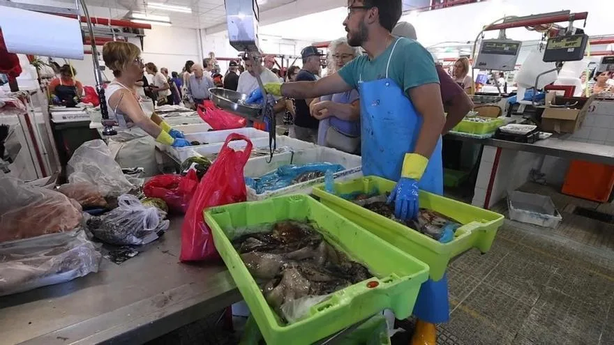 El turismo impulsa un importante aumento en las ventas de las plazas de abastos de O Salnés