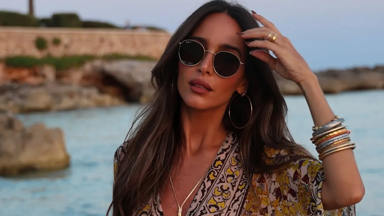 El vestido satinado de Zara que Rocío Osorno convirtió en tendencia y agotó en días