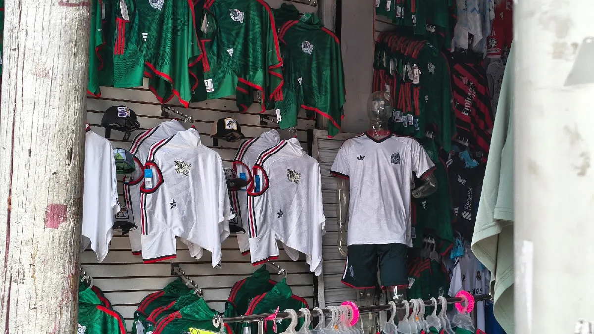 Eliminación de México en Mundial reduce producción y ventas de playeras en Moroleón y Uriangato
