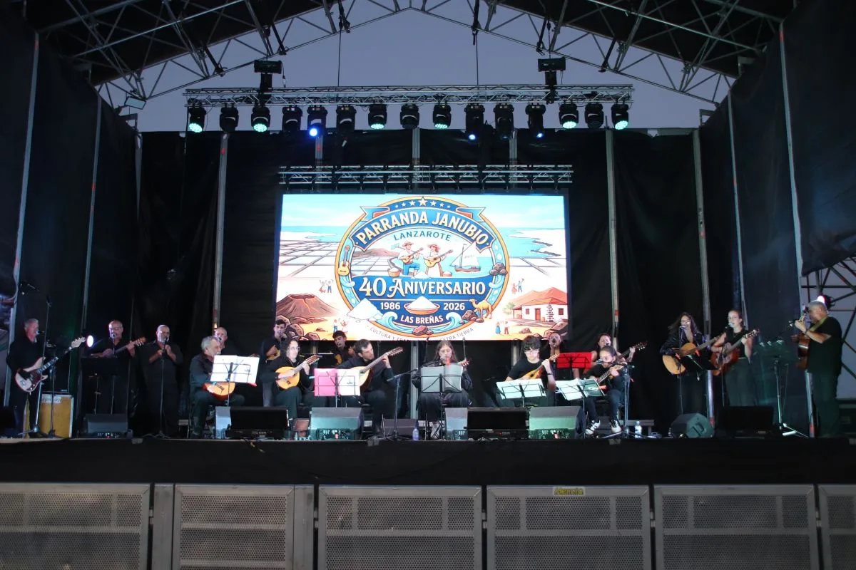 Janubio celebra 40 años con un emotivo concierto en Playa Blanca