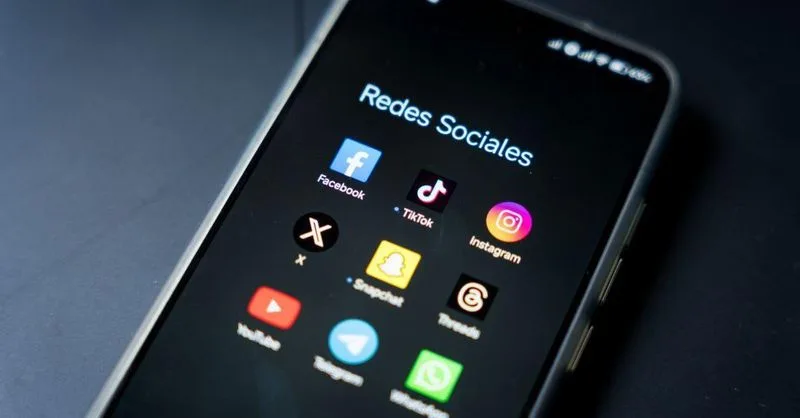 La Comisión Europea acusa a Meta de diseñar Instagram y Facebook para fomentar el uso adictivo