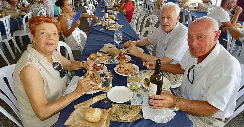 La Festa da Langosta de A Guarda supera el calor con amplia participación y sabores locales