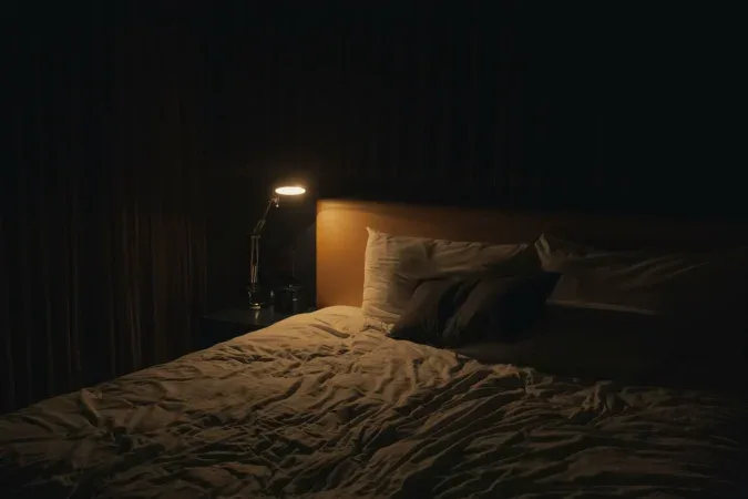 La luz artificial nocturna altera el ritmo circadiano y reduce la energía durante el día