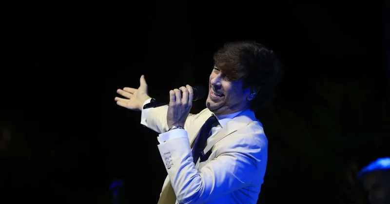 Manuel Lombo rinde homenaje a Manuel Alejandro en el cierre del festival Paco de Lucía