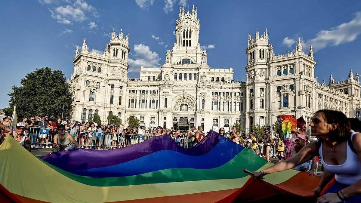 Miles marchan en Madrid por el Orgullo LGTBIQ+ exigiendo derechos y contra discursos de odio