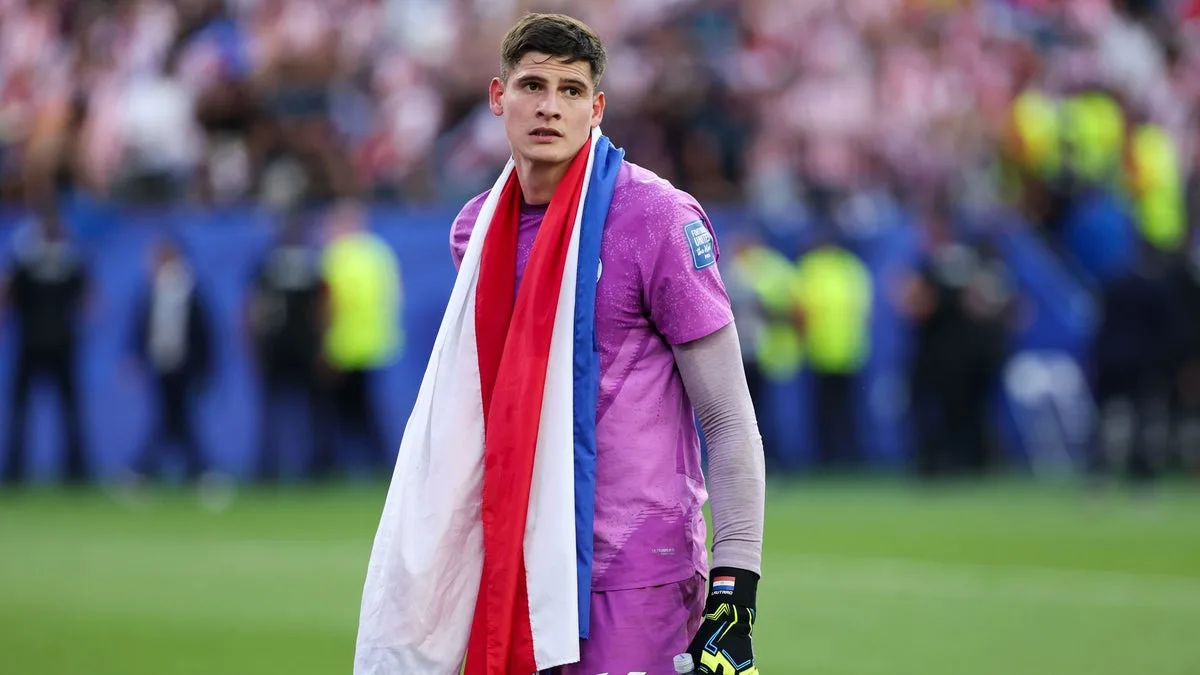 Orlando Gill, el portero paraguayo que vendió su camiseta para salvar a su hijo prematuro