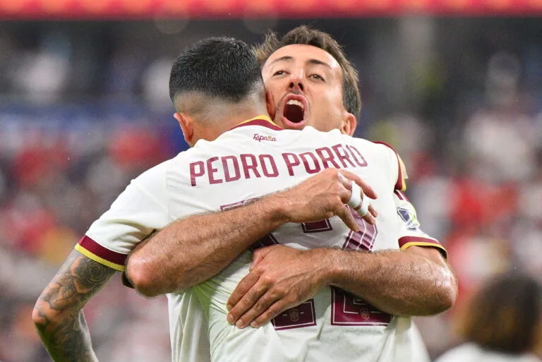 Pedro Porro y Mikel Oyarzabal, el esfuerzo que impulsa a España en el Mundial