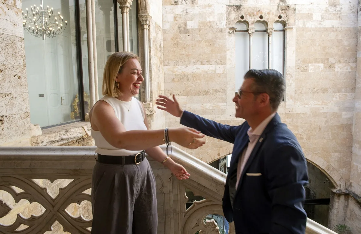 PSPV y Compromís intensifican críticas contra el espacio municipalista valenciano tras nuevas alianzas