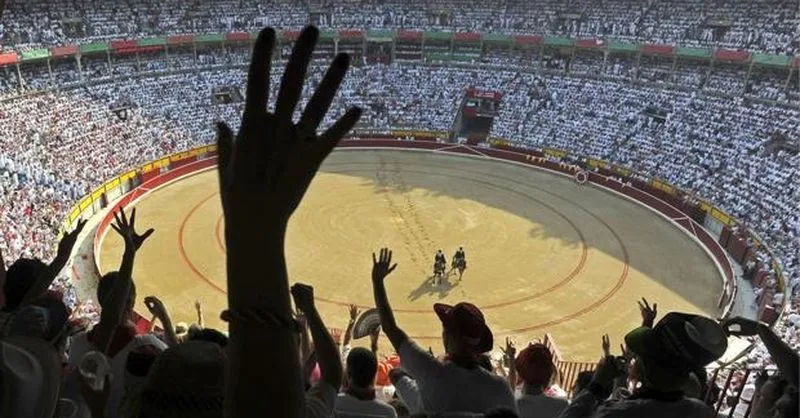 San Fermín combina tradición taurina y festejo popular en Pamplona