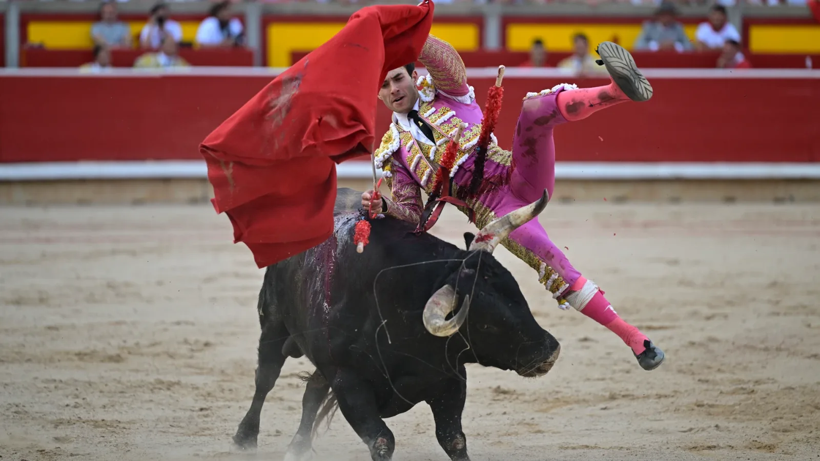 Un trofeo para Adrián en una jornada marcada por el viento en Sanfermines