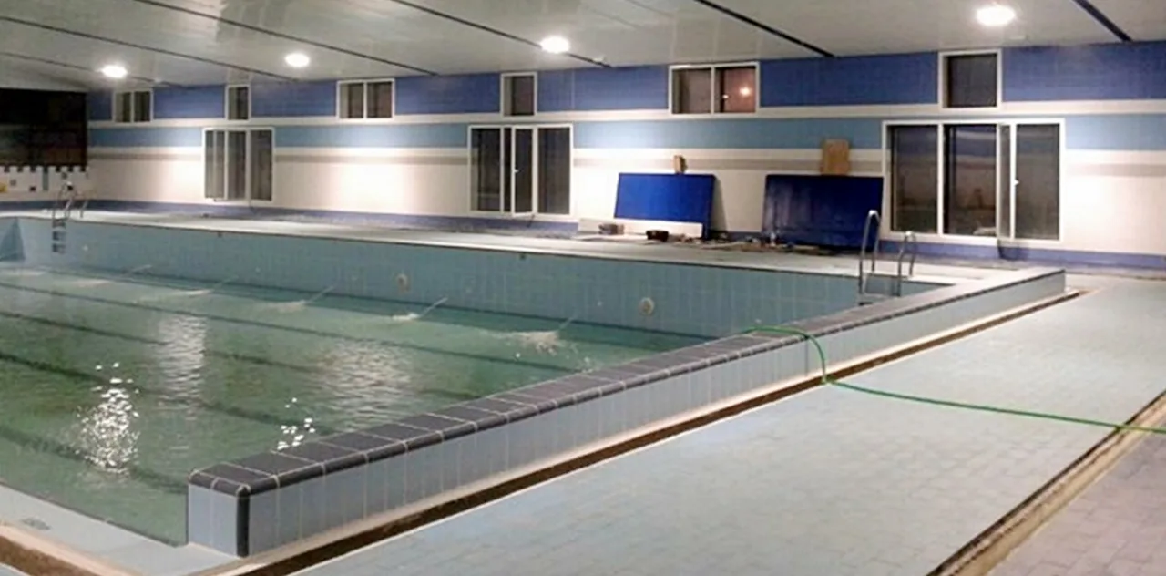 Vecinos de Tarifa exigen al Defensor del Pueblo andaluz soluciones al deterioro de instalaciones deportivas